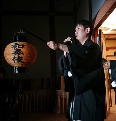 長持唄を歌っている写真